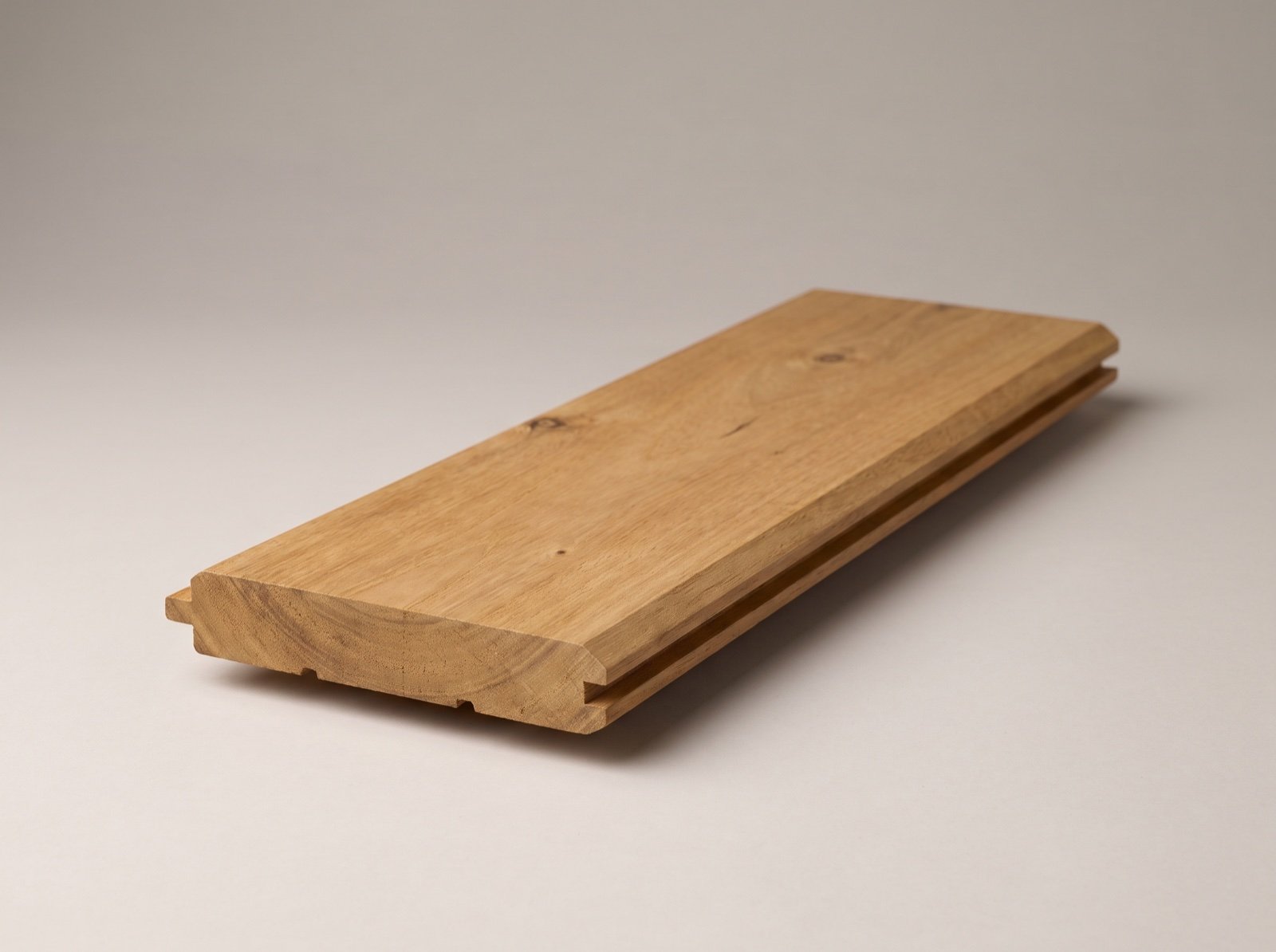Smooth-faced board, clean flat finish