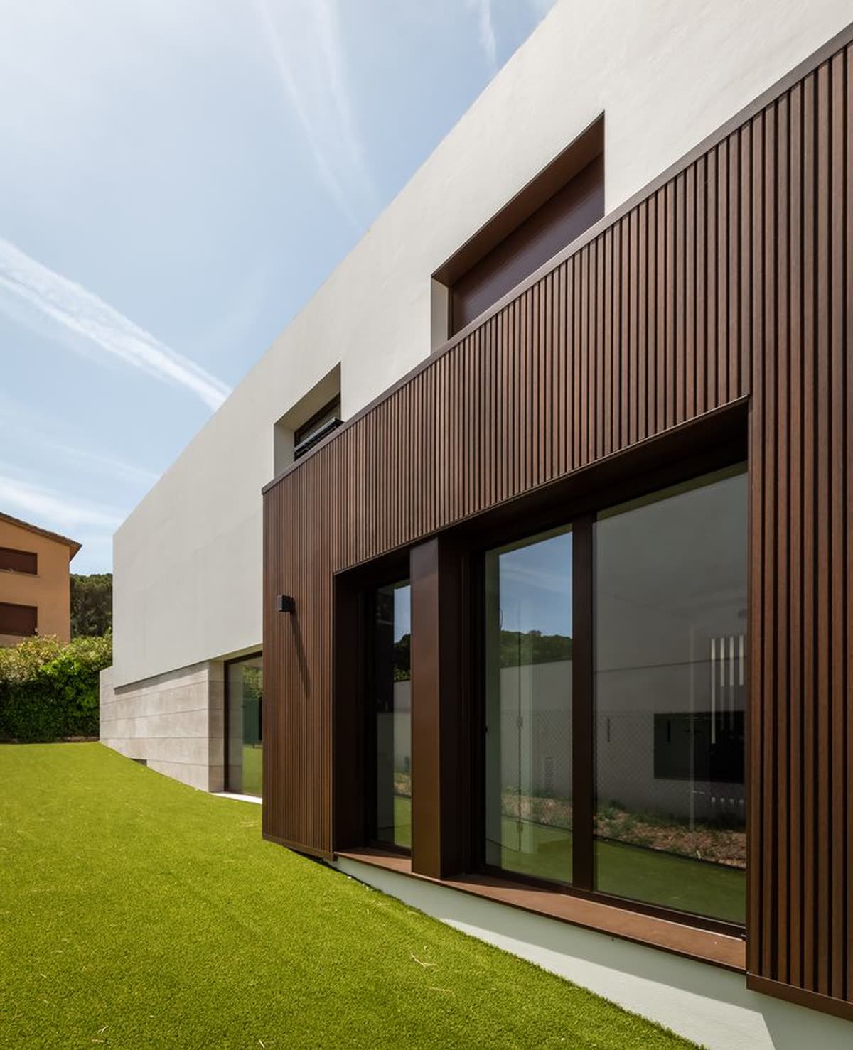 Wall cladding made from Angolan hardwood