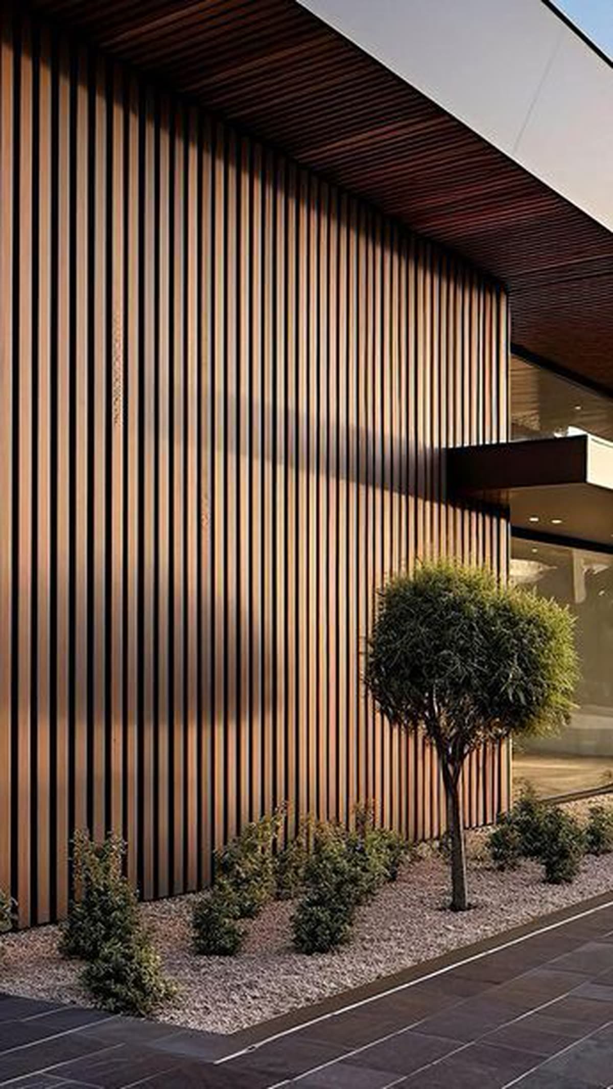 Façade cladding made from Angolan hardwood